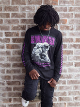 Load image into Gallery viewer, SPACEMAN - LONG SLEEVE GRAPHIC TEE
